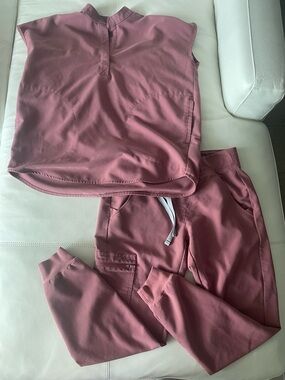 Figs Mauve Set- Zamora Jogger Scrub Pant/ Rafaela Scrub Top